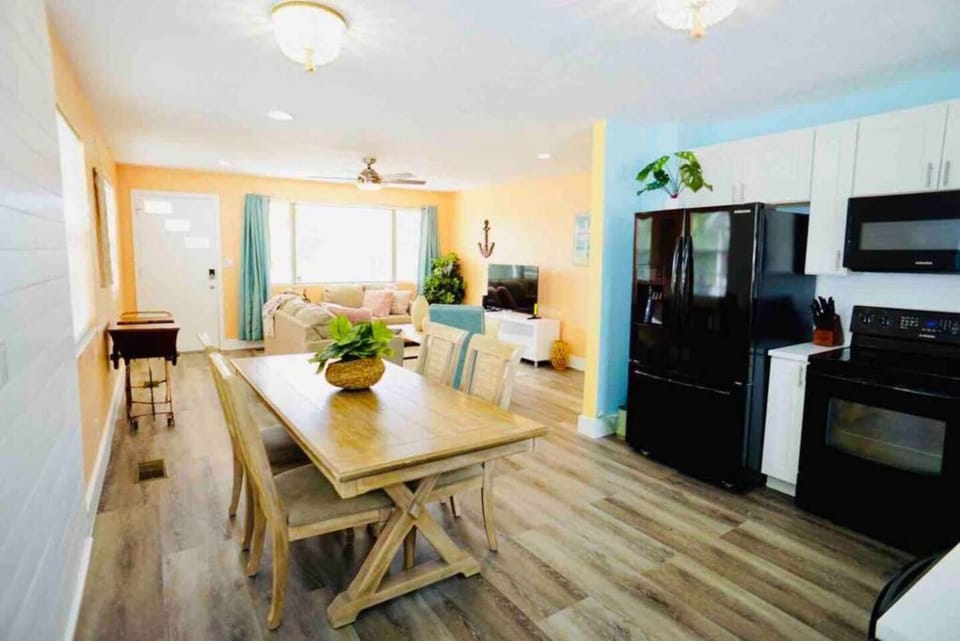 PETS OK! Walk to Ocean Center & Beach! House in Florida