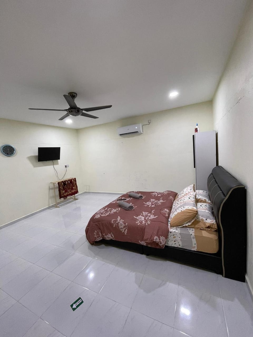 Communal lounge/ TV room, Bedroom