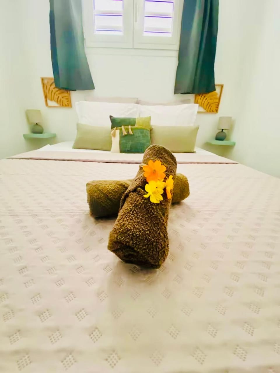 Bed, Photo of the whole room, Bedroom, air conditioner
