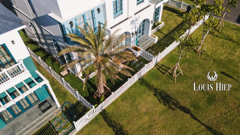 Property building, Neighbourhood, Garden