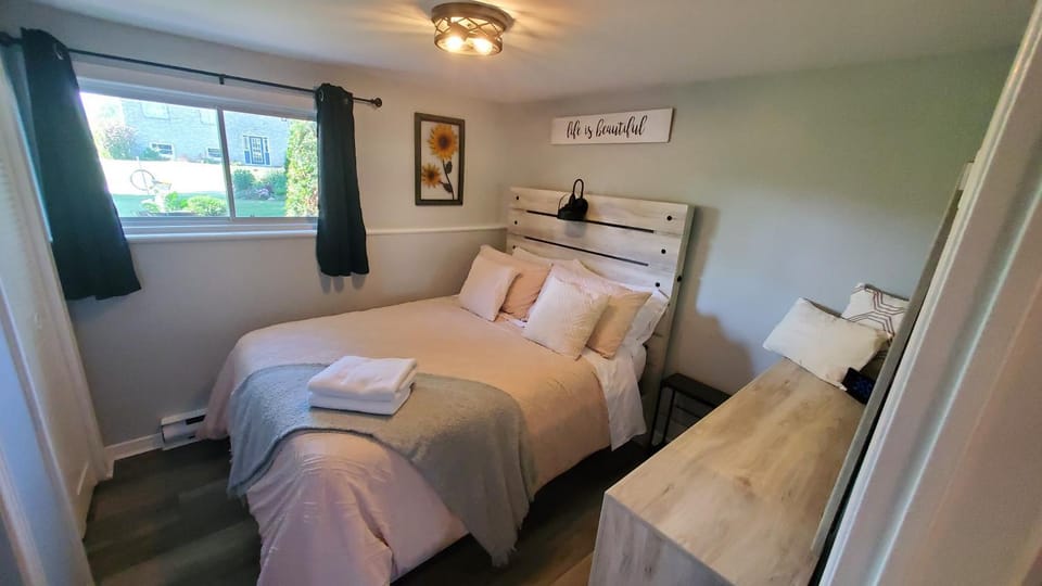 Bedroom, towels