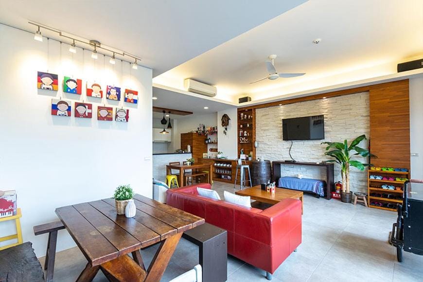 Communal lounge/ TV room, TV and multimedia, Kitchen or kitchenette, Dining area