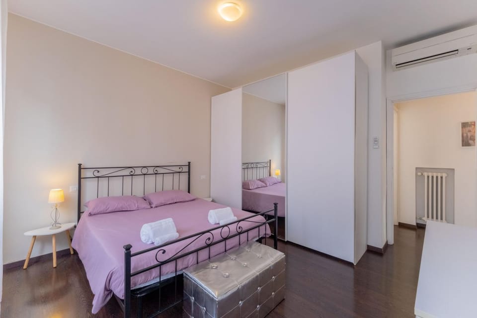 Bed, Photo of the whole room, Bedroom, wardrobe, air conditioner