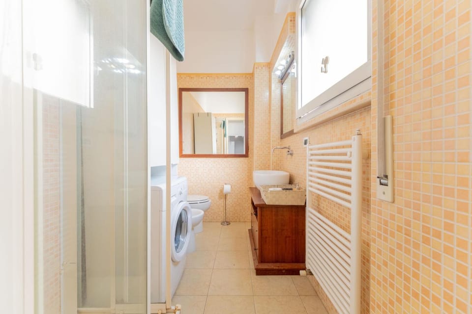 Toilet, Bathroom, towels, washing machine, dryer