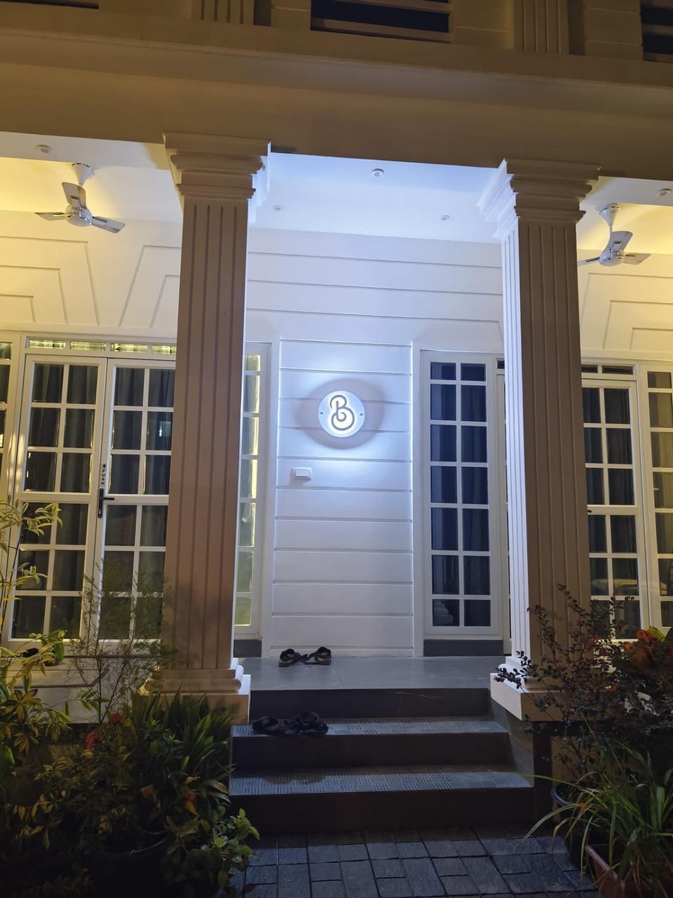 Property building, Facade/entrance, Night