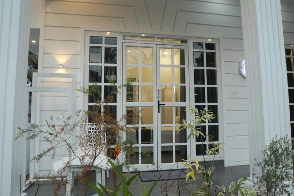 Facade/entrance, Day