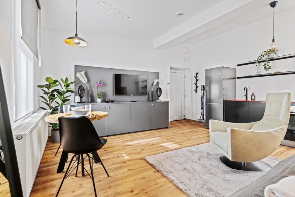 Communal lounge/ TV room, TV and multimedia, Kitchen or kitchenette, Living room, Seating area, Dining area, Evening entertainment