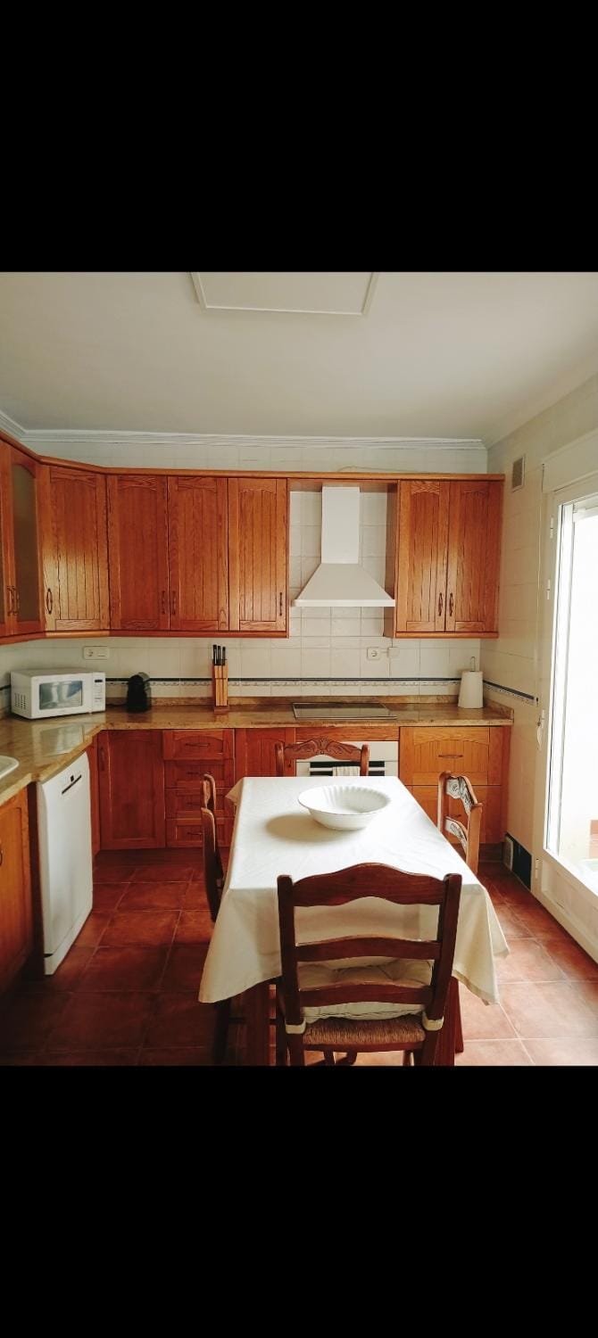 Kitchen or kitchenette, pet friendly, stove