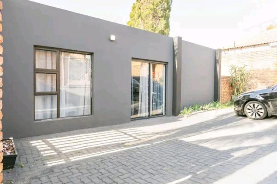 Property building, Day, Parking