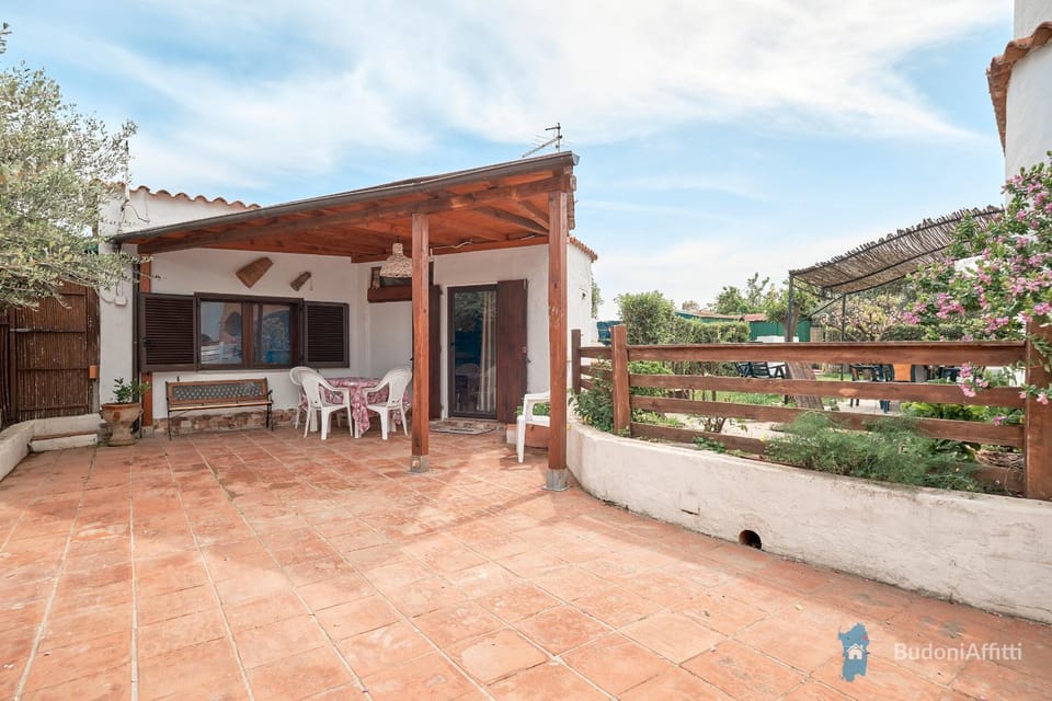 Property building, Balcony/Terrace, Dining area