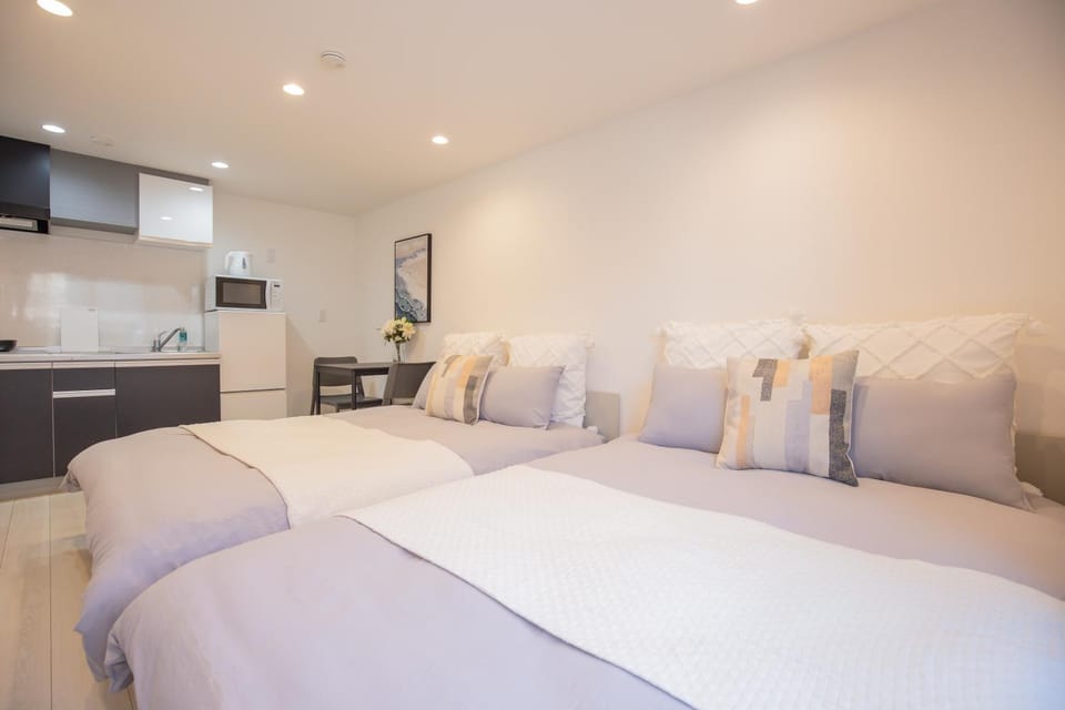 Bed, Kitchen or kitchenette, Living room, Photo of the whole room, Seating area, Bedroom, minibar