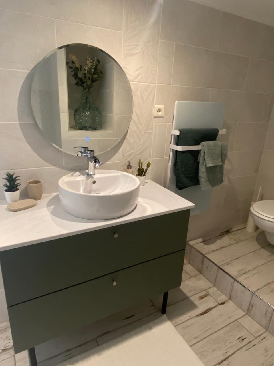 Toilet, Bathroom, towels