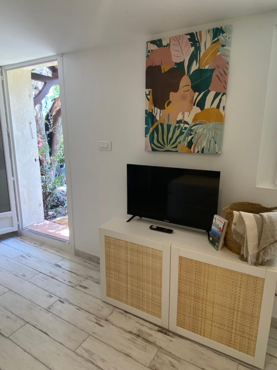Communal lounge/ TV room, TV and multimedia, Evening entertainment