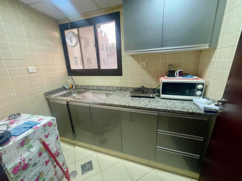 One cozy room available Metro train walkable Apartment in Dubai