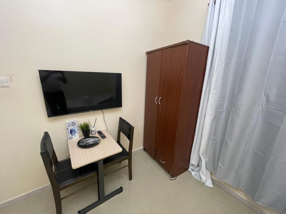 One cozy room available Metro train walkable Apartment in Dubai