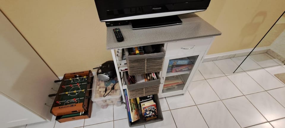 Communal lounge/ TV room, Game Room, Library, TV and multimedia, Living room, Evening entertainment