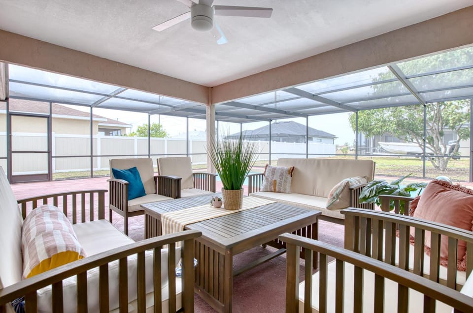 Heated Pool Game Room 9 beds Families! House in Cape Coral