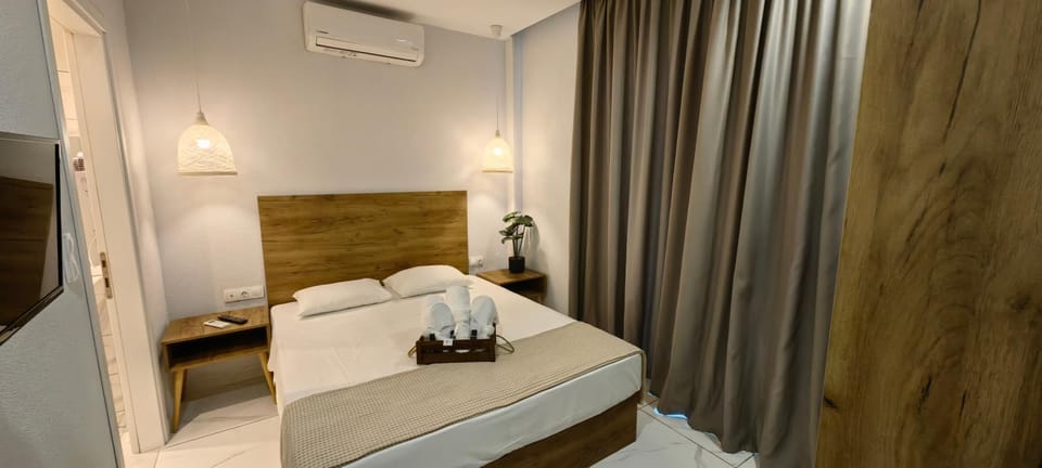 Bed, Photo of the whole room, Bedroom, towels, air conditioner