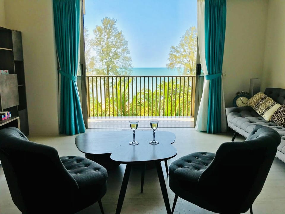Batu Ferringhi By The Sea Luxurious 2BR Suite 6 Pax Apartment in Penang