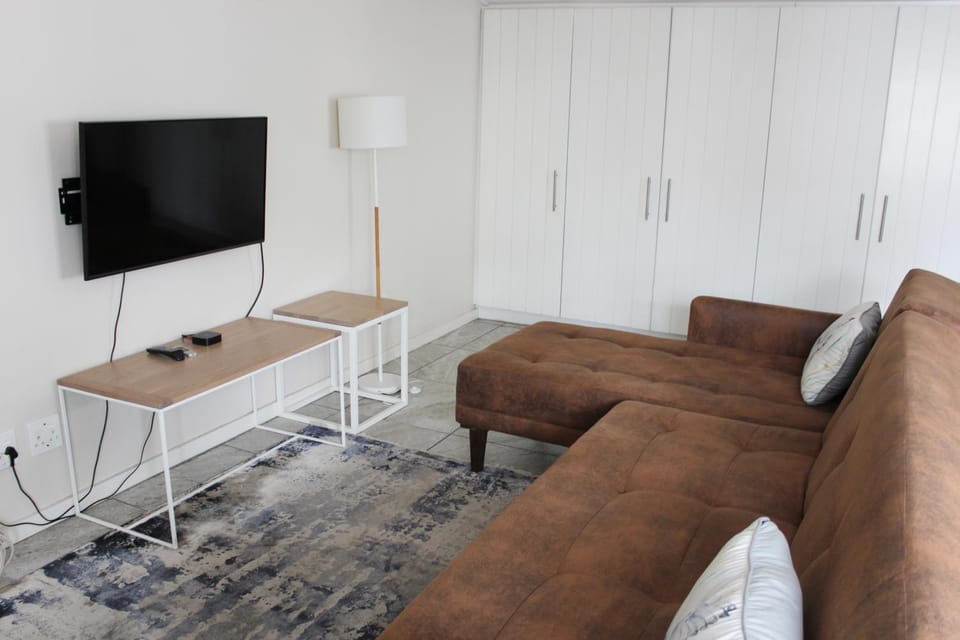 Communal lounge/ TV room, TV and multimedia, Living room, Seating area