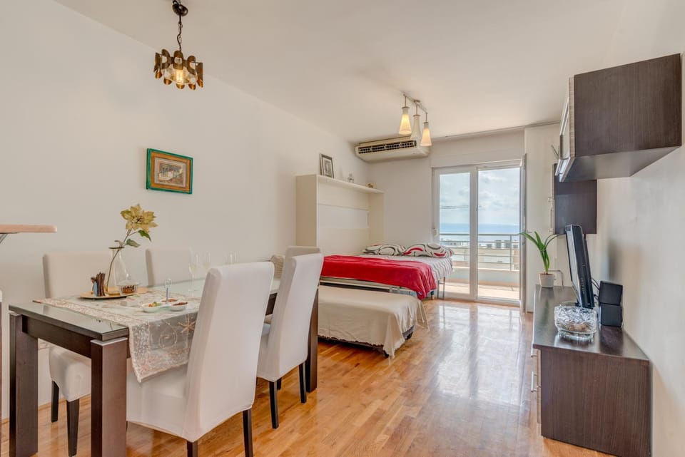 Living room, Seating area, Dining area, air conditioner