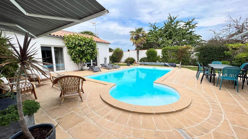 Patio, Garden, Garden view, Pool view, Swimming pool, sunbed
