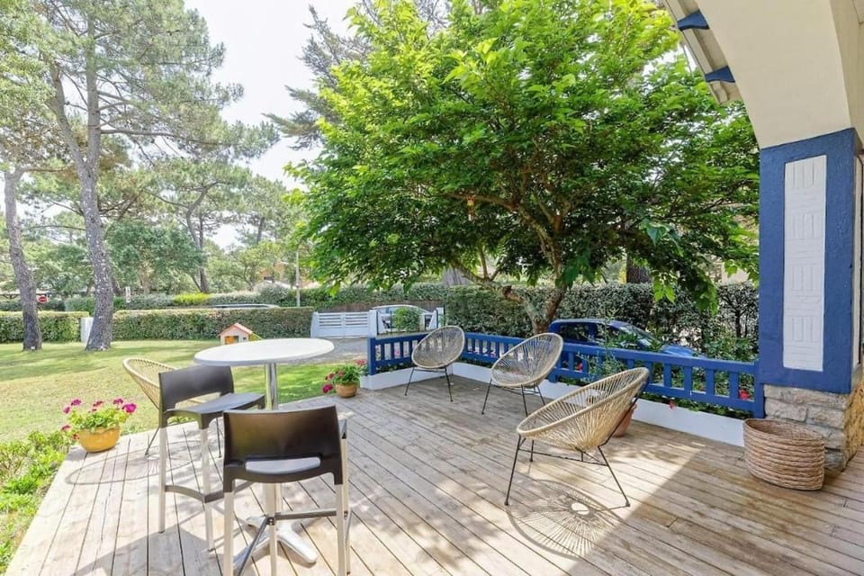 Patio, Day, Garden, Balcony/Terrace, Dining area, Garden view