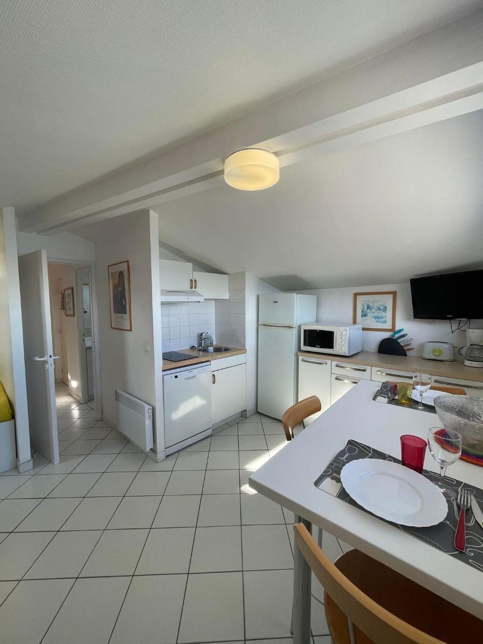 Coffee/tea facilities, Dining area, minibar, stove, toaster, kitchen