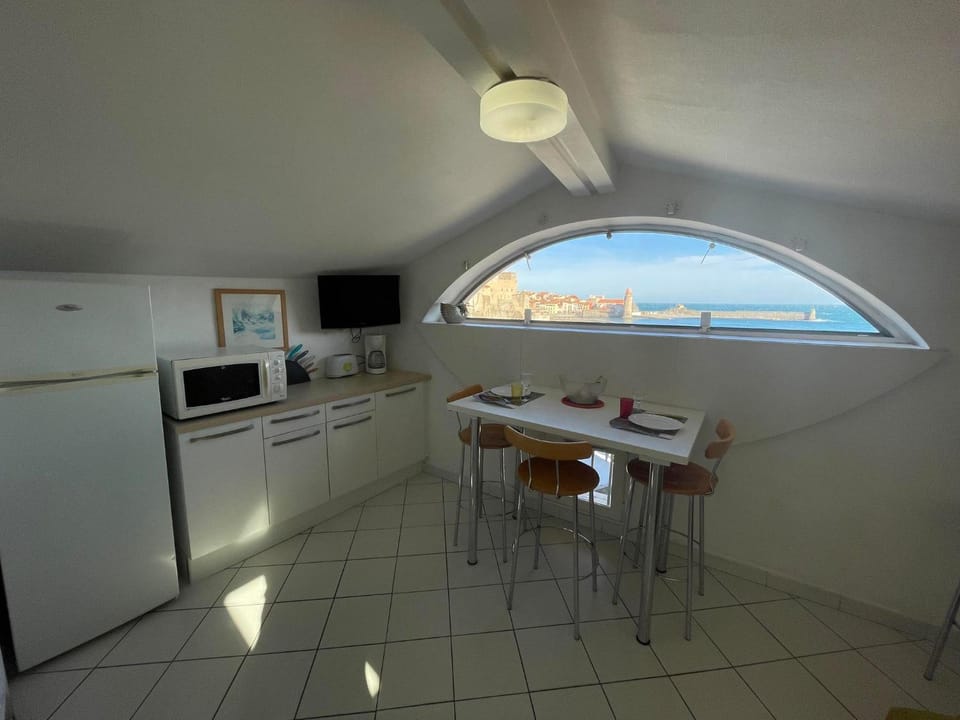 TV and multimedia, Dining area, City view, Sea view, minibar, kitchen