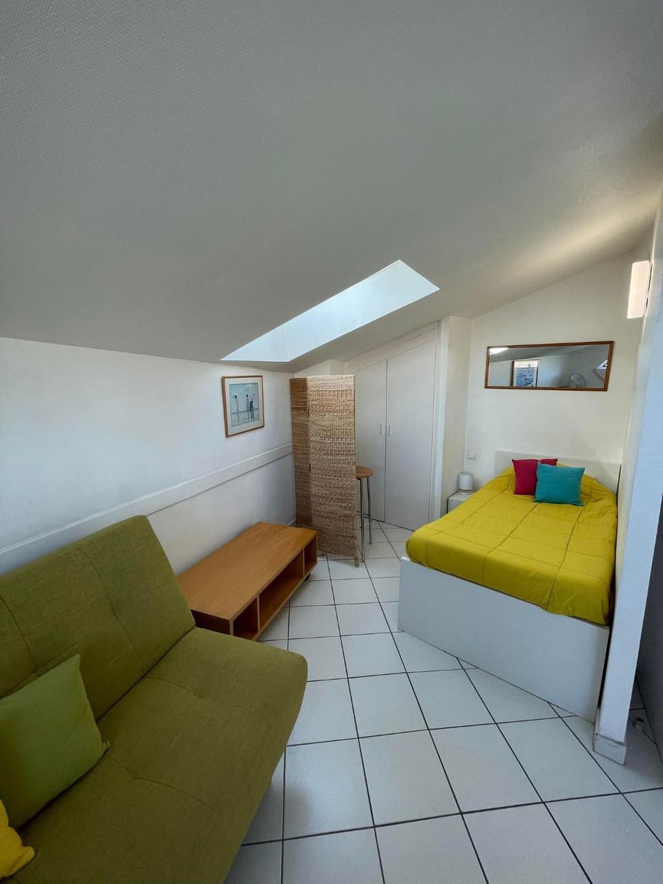 Bed, Living room