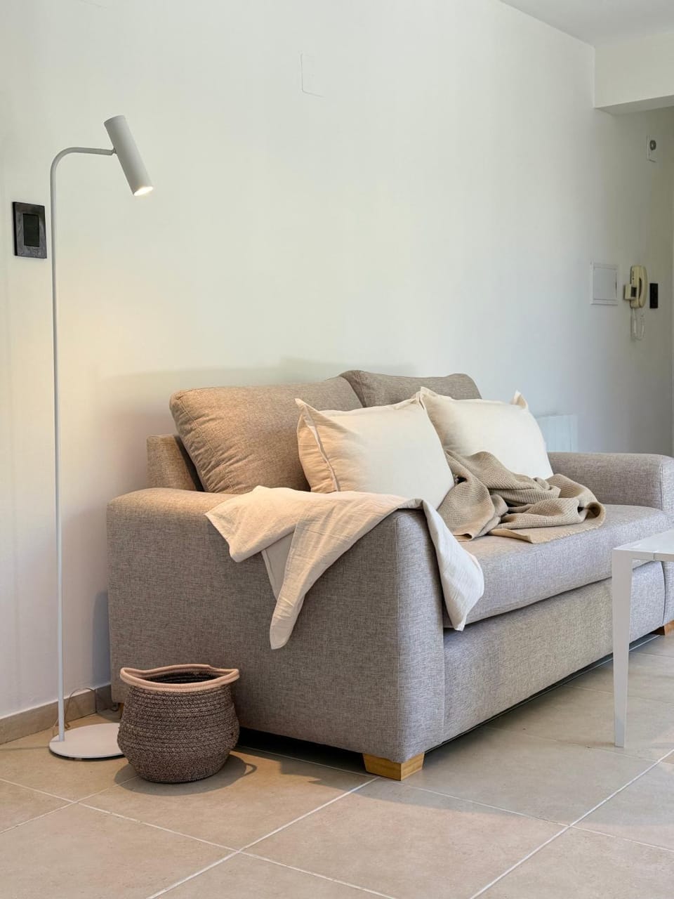 Departamento en pleno centro, moderno, cálido y con un gran balcón Apartment in Mendoza