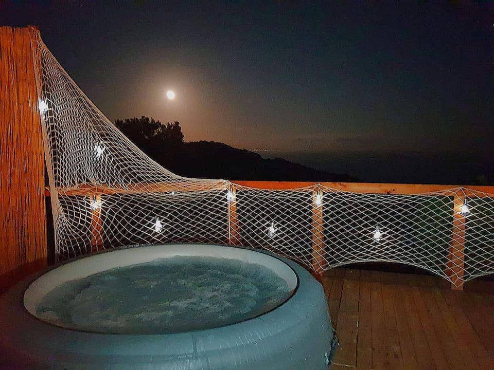 Night, Natural landscape, Hot Tub, View (from property/room), Balcony/Terrace, Swimming pool, Breakfast