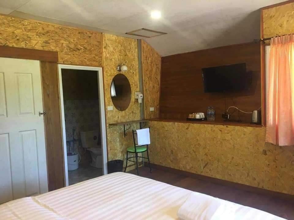 ฟาดิลบังกะโล Fadel bungalow Bed and Breakfast in Krabi Changwat