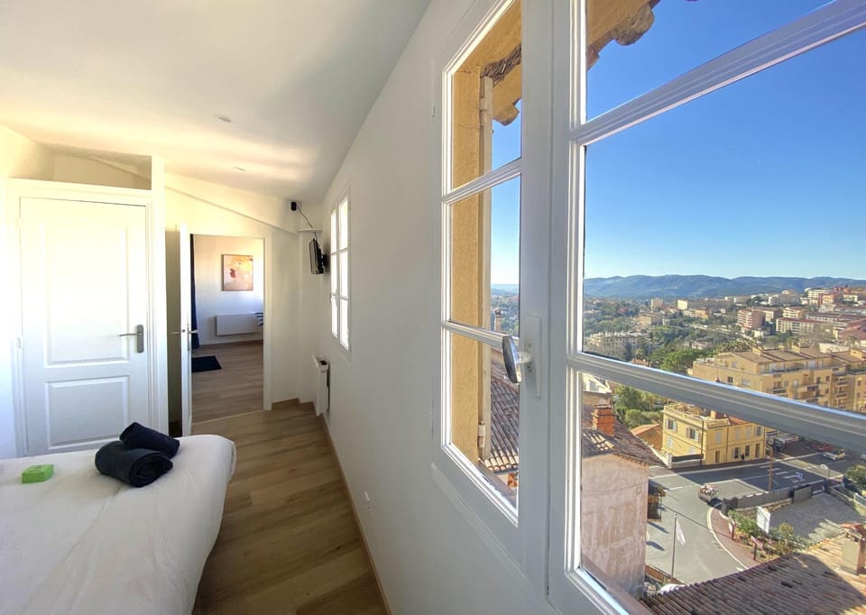 Emplacement unique, vue Ville&Mer CityVauban Apartment in Grasse