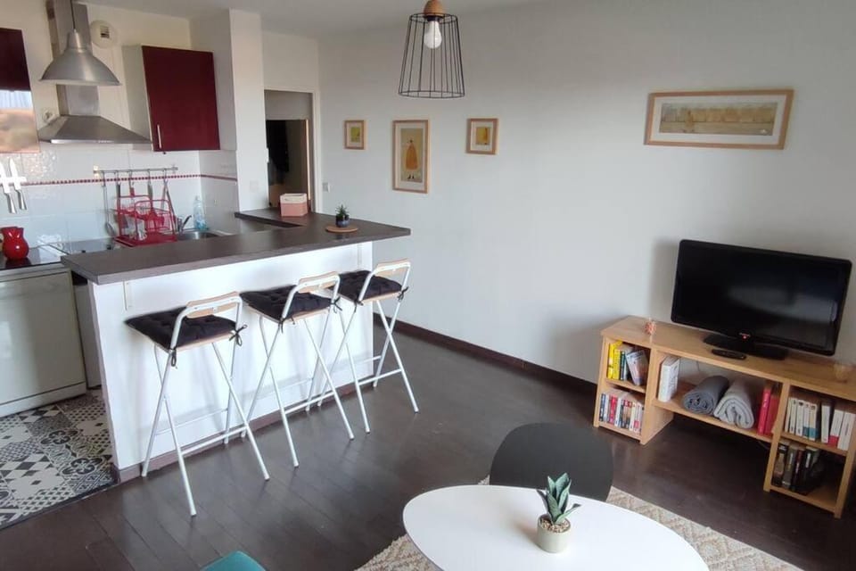 Kitchen or kitchenette, Dining area, minibar, pet friendly, stove