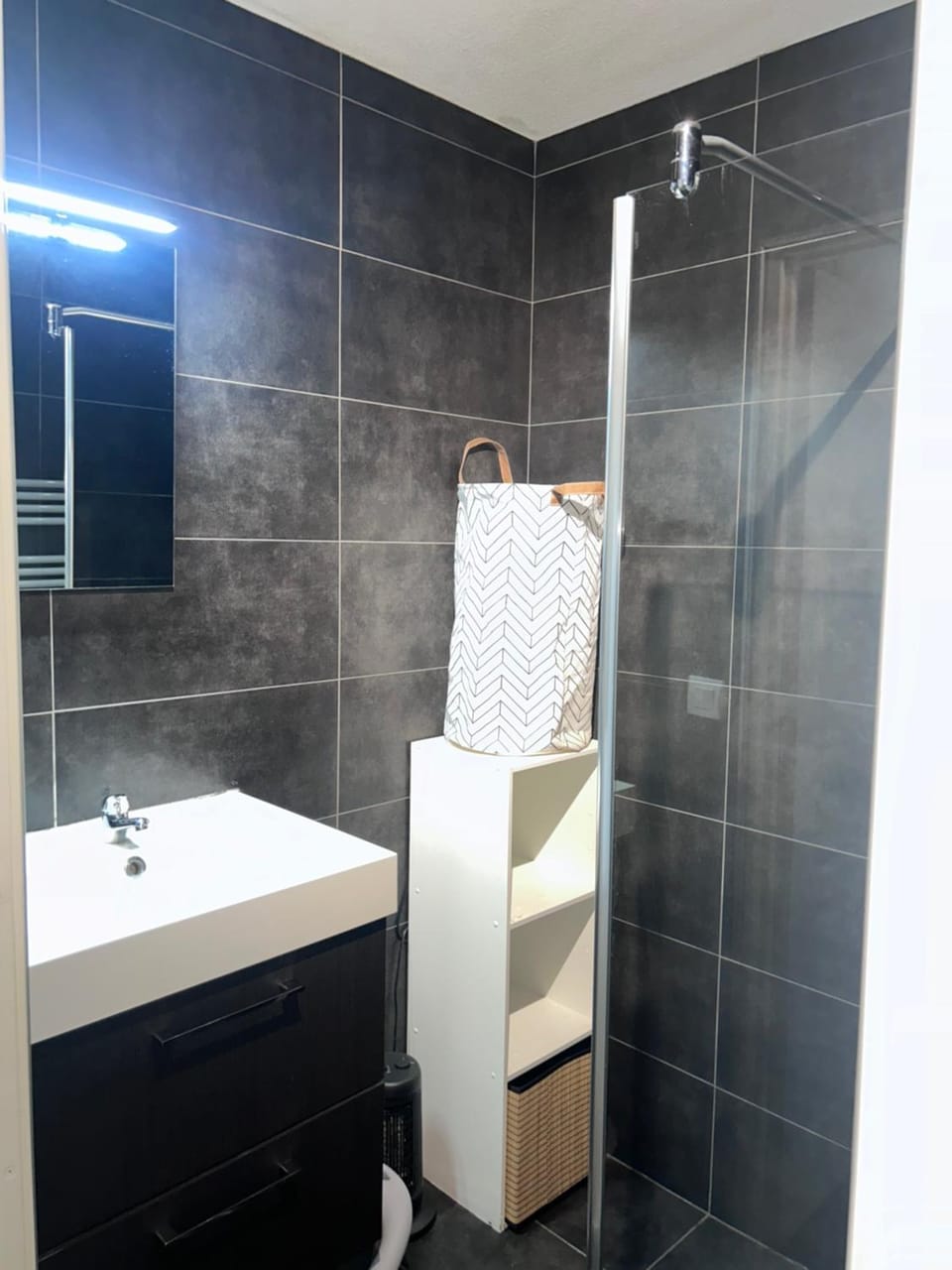 Joli T2 à 10min à pied du village, parking, vue dégagée, résidence au calme Apartment in Collioure