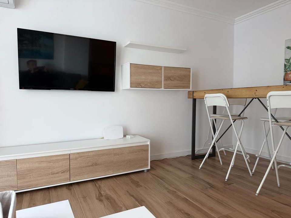 Island Paradise a studio with a kitchenette, private bathroom and balcony, in a complex with 3 swimming pools, 800m away from the ocean front Apartment in Abona