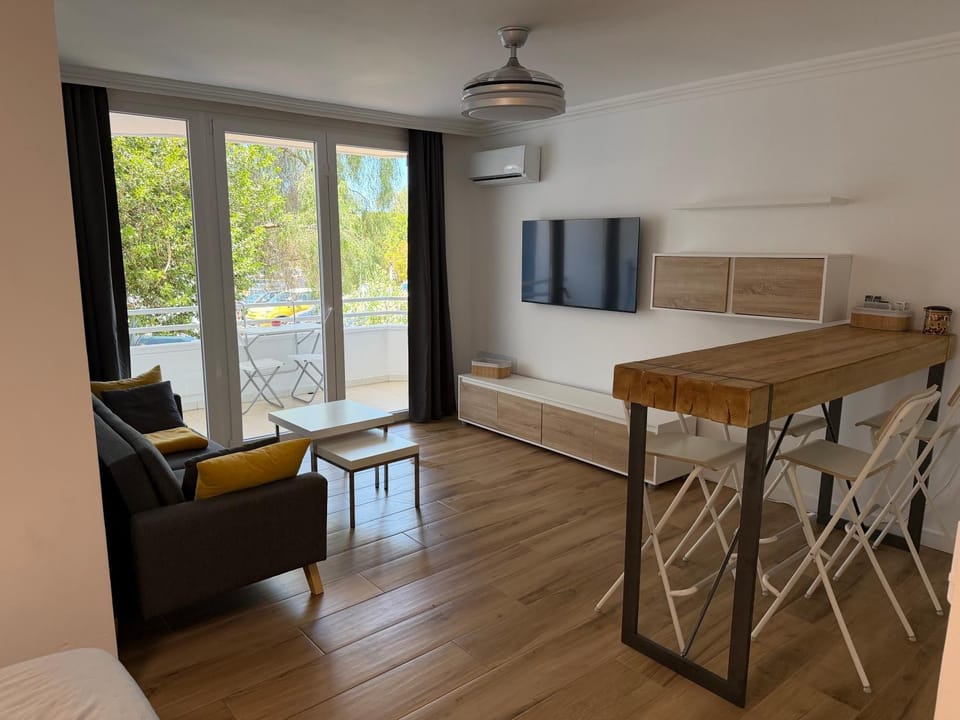 Island Paradise a studio with a kitchenette, private bathroom and balcony, in a complex with 3 swimming pools, 800m away from the ocean front Apartment in Abona