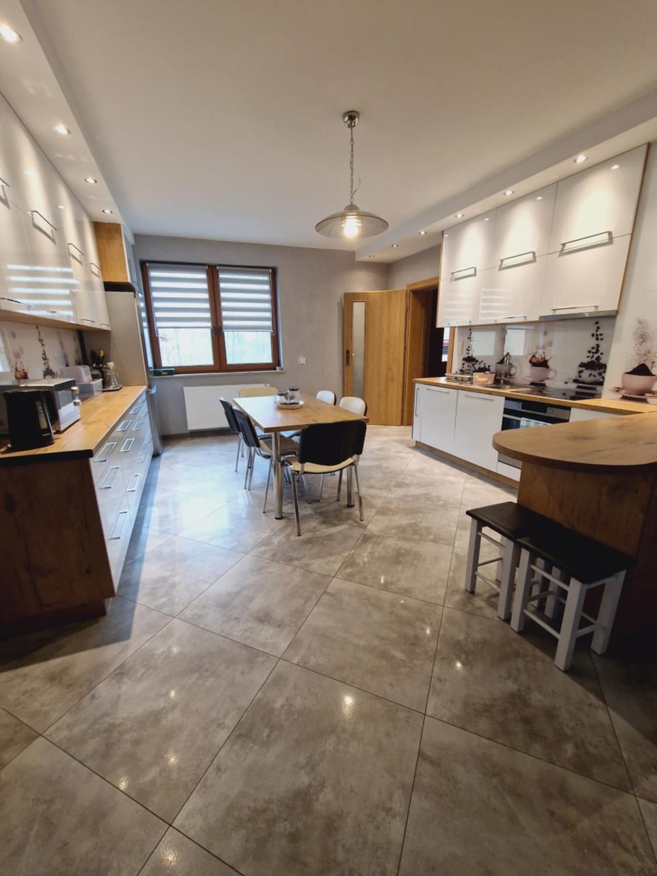 Dining area, minibar, pet friendly, stove