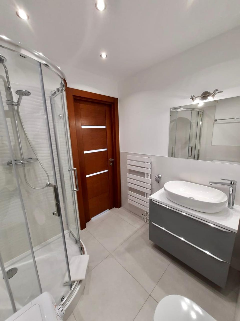 Shower, Toilet, Bathroom, towels