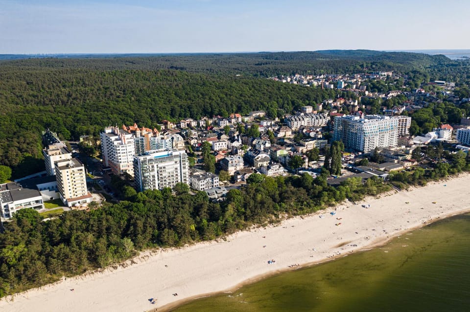 Nearby landmark, Neighbourhood, Natural landscape, Bird's eye view, Beach, City view, Location