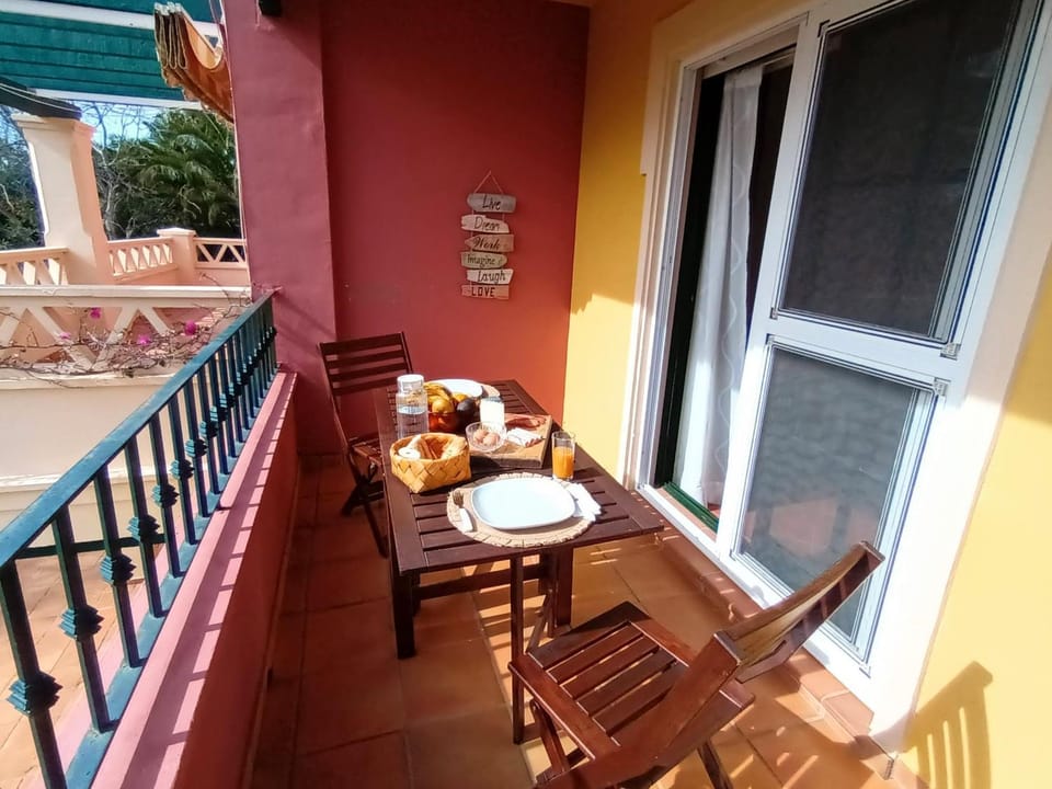 View (from property/room), Balcony/Terrace, Dining area