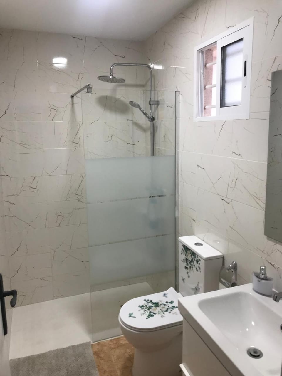 Shower, Bathroom, towels