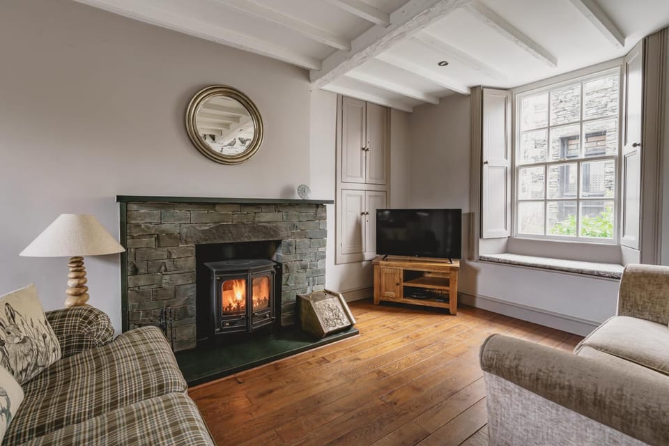 TV and multimedia, Living room, Seating area, flat iron