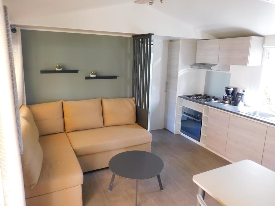 Domaine de Kerlann 4 étoiles - MOBIL HOME 2 CHAMBRES - 2 SDB - 315 Campground/ 
RV Resort in Pont-Aven