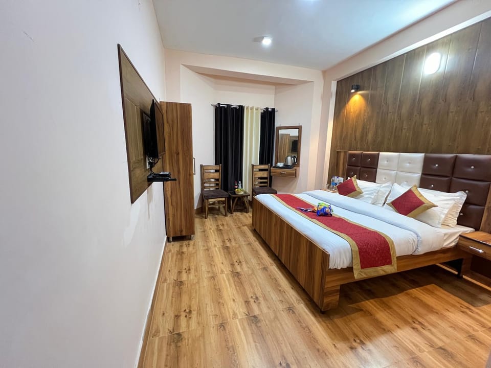 Communal lounge/ TV room, Bed, Photo of the whole room
