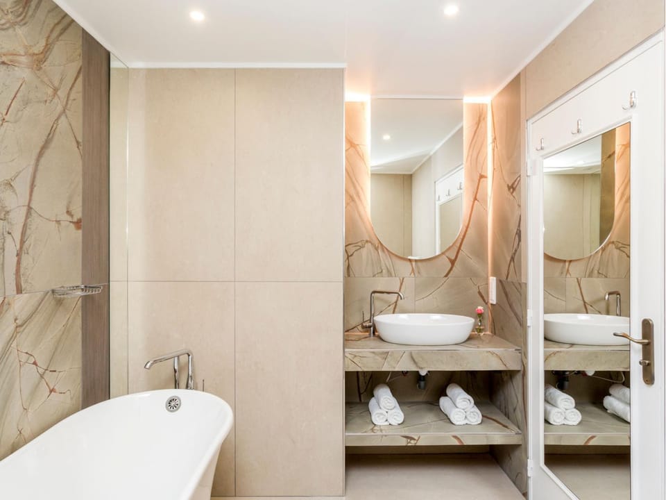 Bathroom, Bath, towels