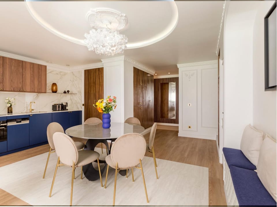 Dining area, kitchen