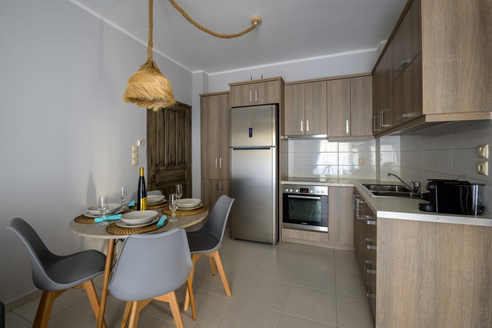 Kitchen or kitchenette, Dining area, pet friendly, stove