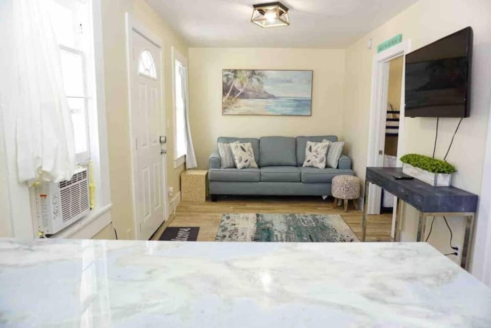 Pets OK! Steps to Ocean Center Walk to Beach! Apartment in Florida